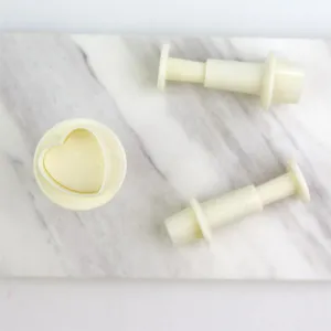 Set 3 decupatoare Inimi pentru fondant