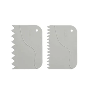 Set 2 spatule din plastic pentru decorat torturi