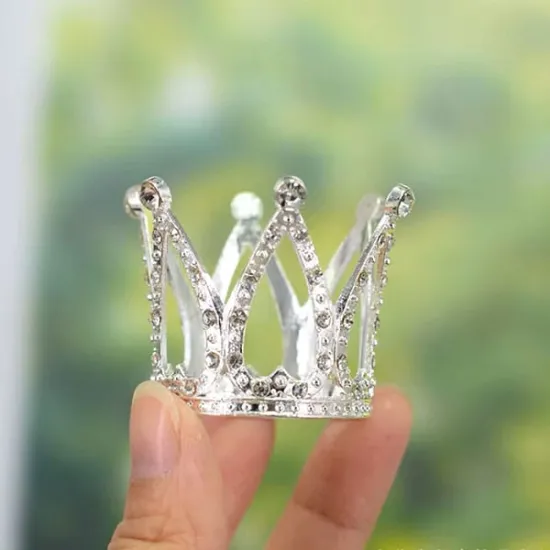 Coronita argintie din aliaj cu strasuri - 3.4*3.3 cm