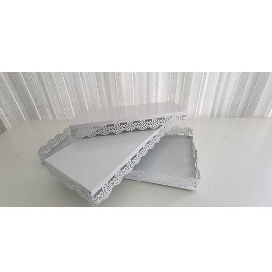 Set de 3 platouri din metal alb dantelate