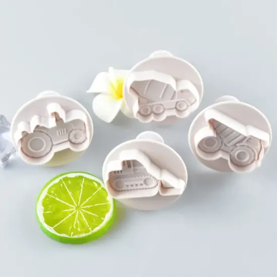 Set 4 decupatoare vehicule: buldo, betoniera, tractor si camion