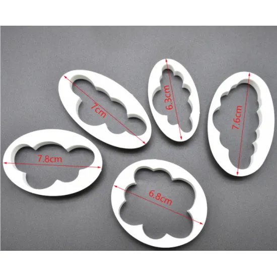 Set cu 5 forme din plastic, model Nori