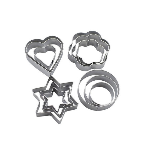 Set de 12 decupatoare metalice, cu 4 forme geometrice