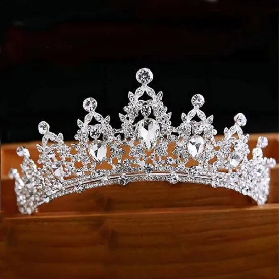 Tiara / coronita argintie din aliaj cu strasuri albe 14.5*5.5cm