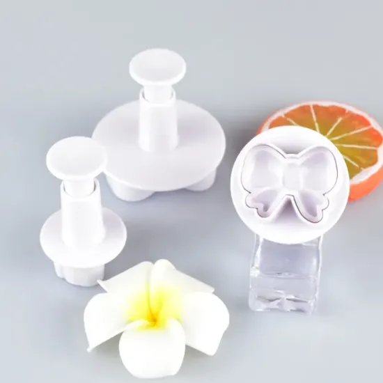 Decupatoare din plastic, model "Fundite"