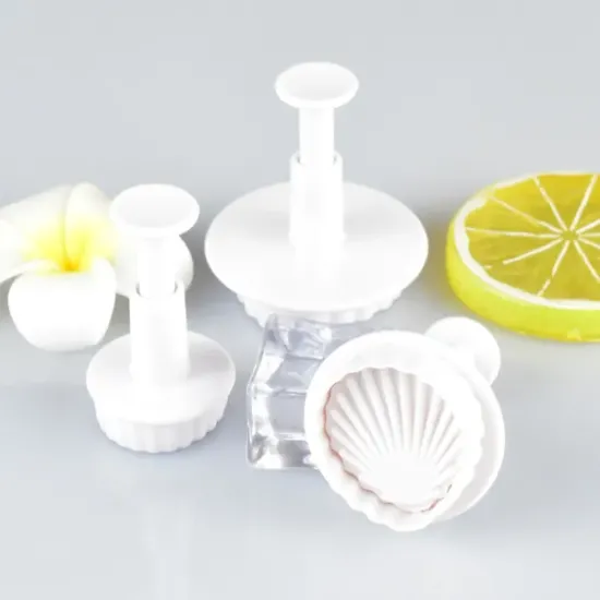 Decupatoare din plastic, model "Scoica"