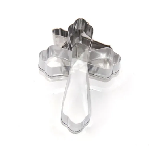 Decupator biscuiți formă cruce din metal – 10 x 7 x 2.5 cm