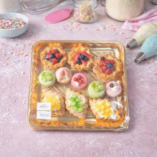 Set 10 buc | Cutii tort PET 23x23x10 cm cu capac transparent și baza aurie