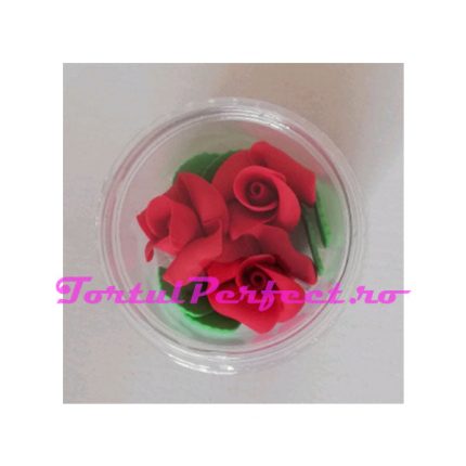 Trandafiri rosii din pasta de zahar
