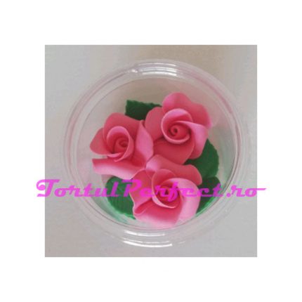 Trandafiri roz din pasta de zahar