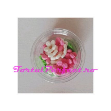 Flori roz din pasta de zahar