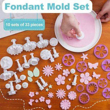 Set cu 33 de decupatoare din plastic